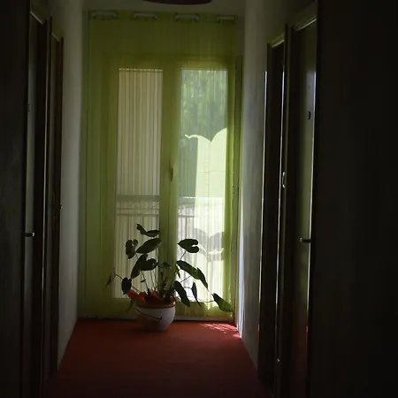 Le Riviera Hotel *