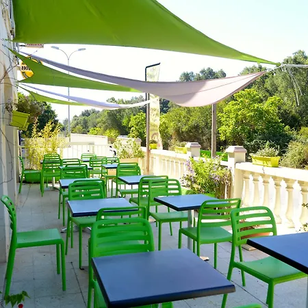Le Riviera Hotel *
